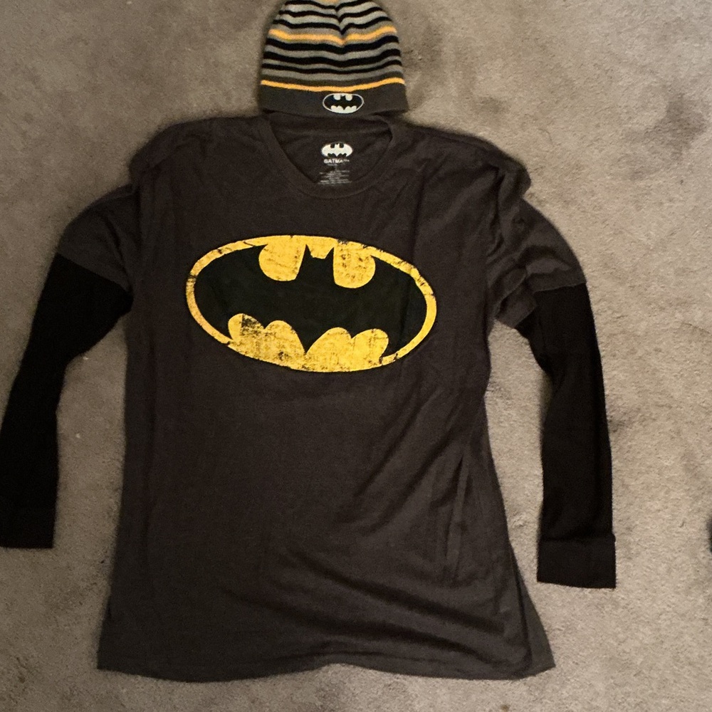Batman Dark Gray Logo T-Shirt & Beanie